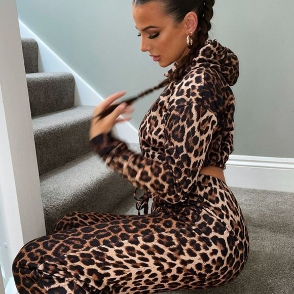 Women's Leopard  Cropped Top  & Jogger  Lounge Set - Picture 8 of 16